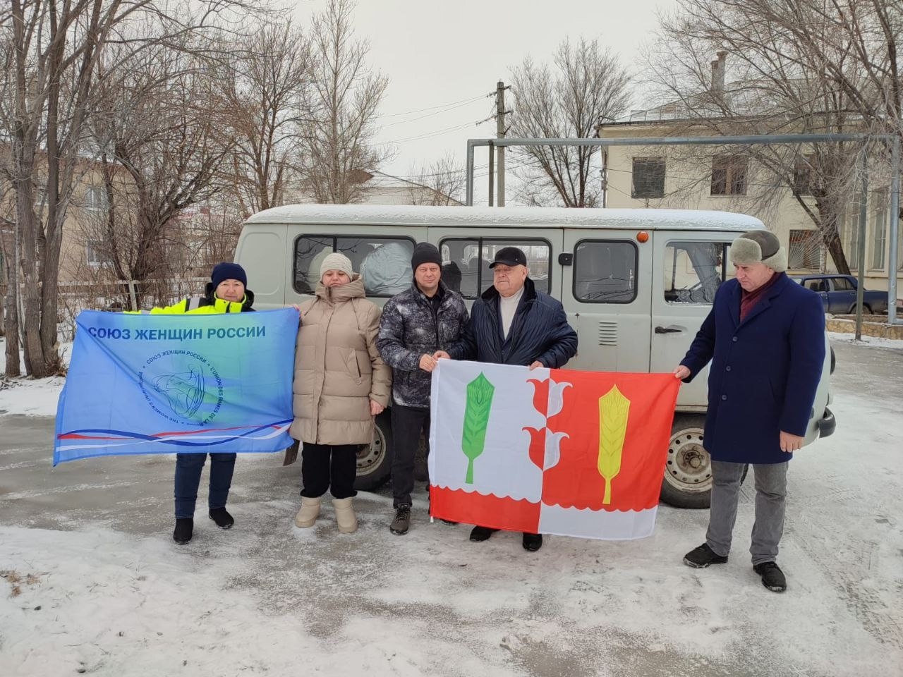 «Одно желание - встретить живыми и с победой»: саратовцы молятся за бойцов, плетут им сети и шьют трусы